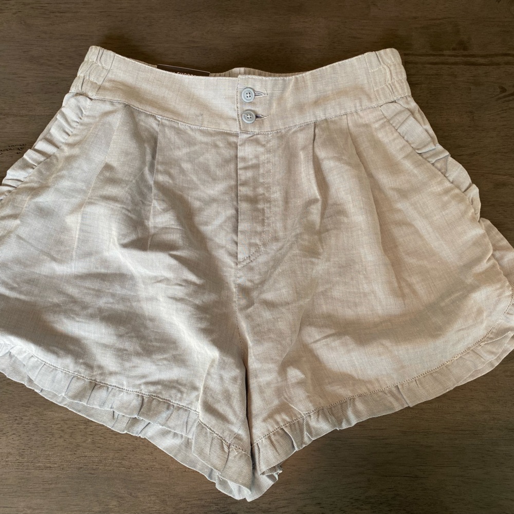 Gray ruffled paper bag fit shorts